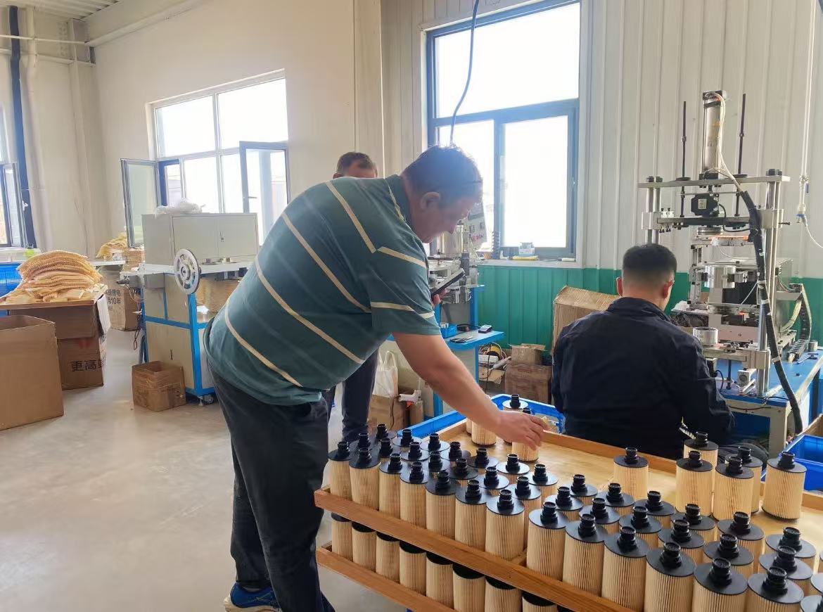 Errusiako bezeroek Guohao iragazki fabrika bisitatzen dute